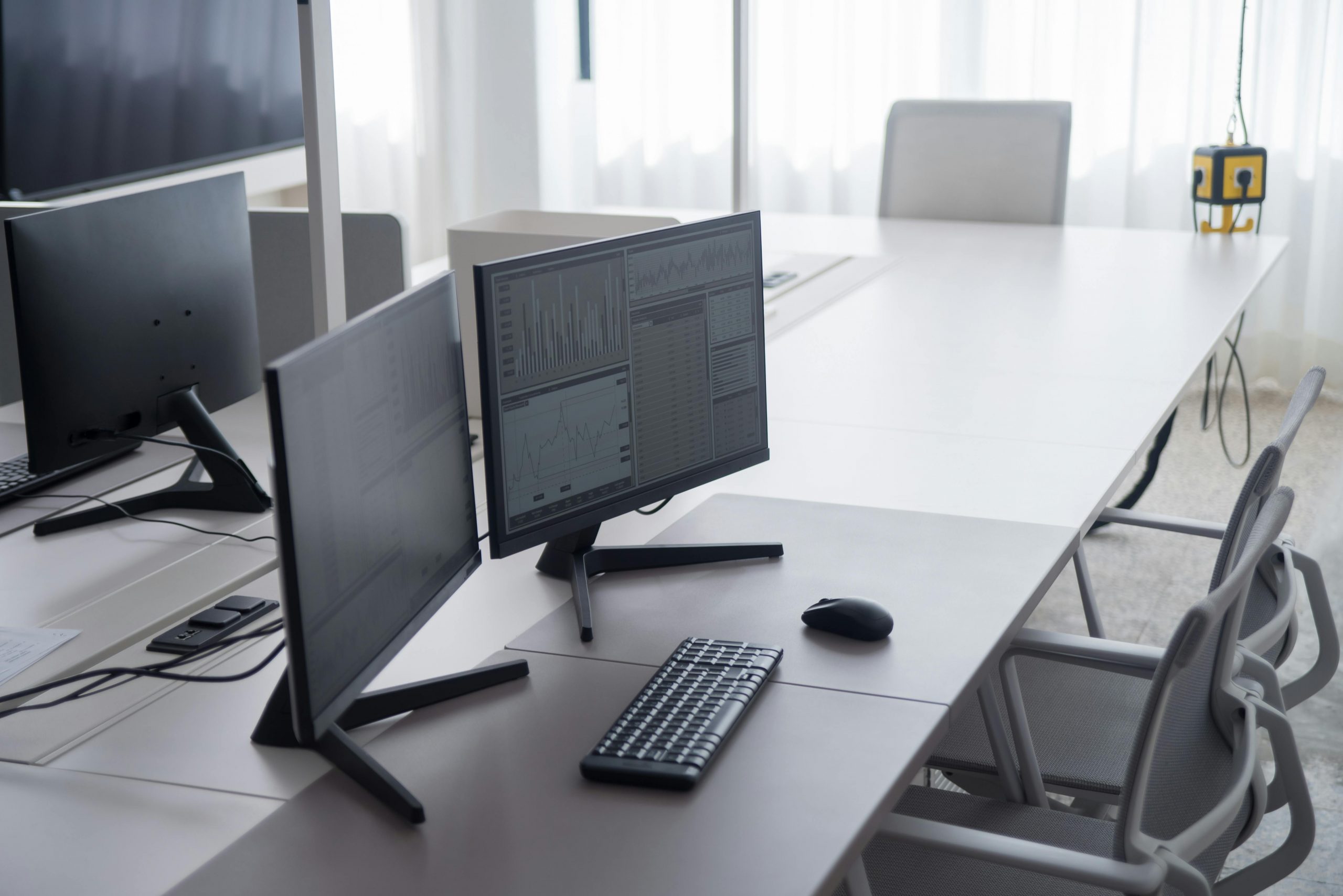 Desktop PCs and workstations protected by ATENCO LT1E UPS